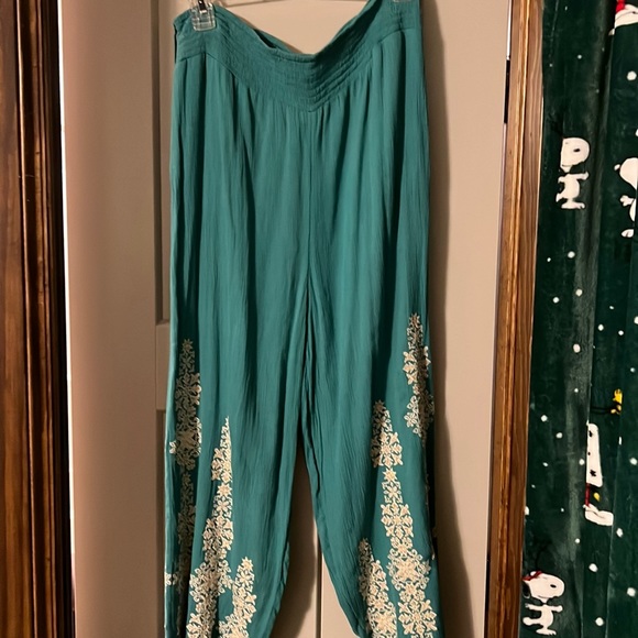 Sundance Pants - Sundance NWOT capri turquoise with glitter at the bottom.
